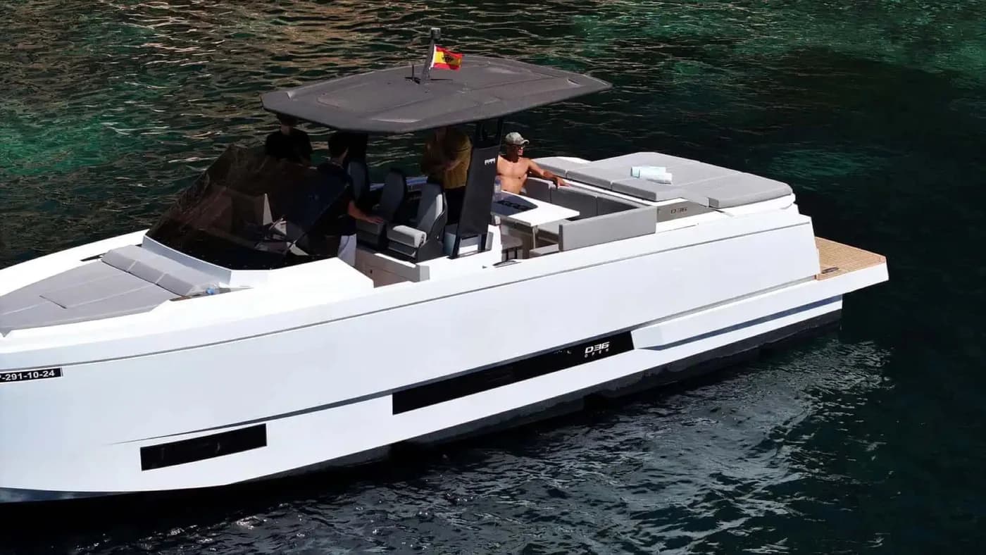 DE ANTONIO 36 - Barco de 12.0m con capacidad para 11 personas